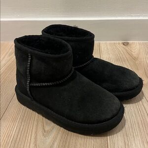 UGG Mini Li Kids Black Boots